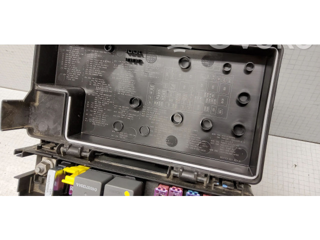 Блок предохранителей  68089320AD, WK032040I3   Jeep Grand Cherokee    