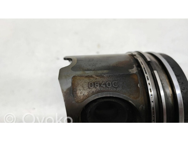 Píst 0840C   BMW 5 E60 E61  pro naftový motor 2.0 M47D20 