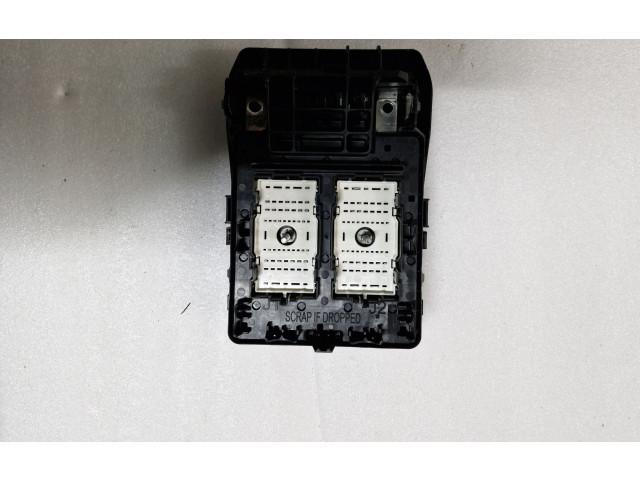 Блок предохранителей  68347002AE   Jeep Grand Cherokee WL    