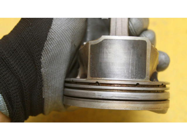  Поршень с шатуном    Skoda Octavia Mk2 (1Z)  