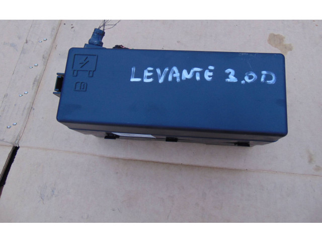 Блок предохранителей 670104295 Maserati Levante