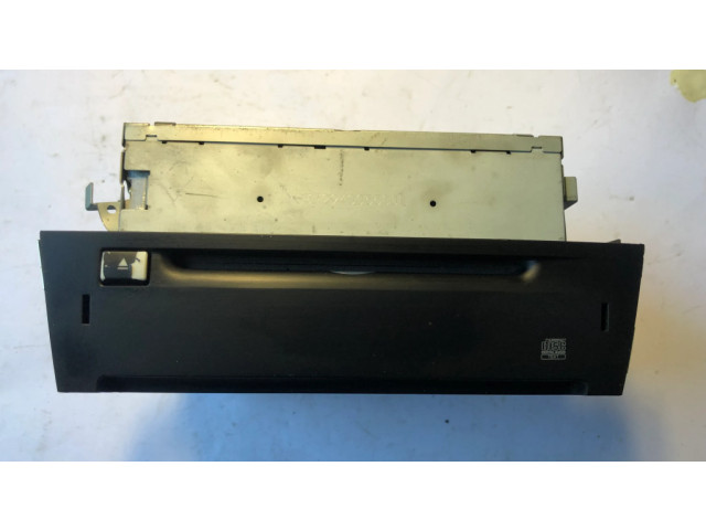 Радио/ проигрыватель CD/DVD / навигация