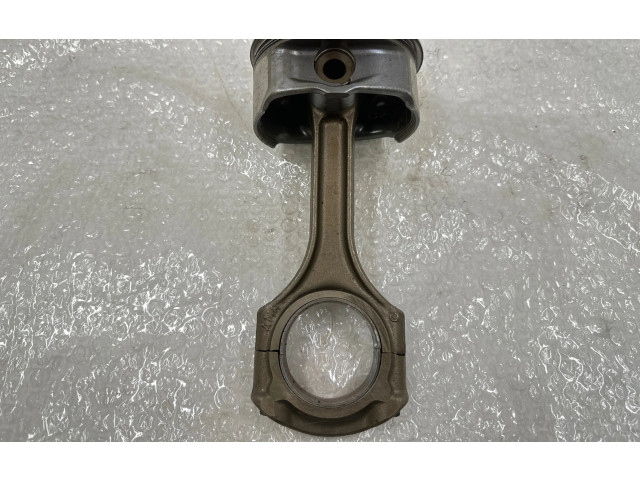 Píst Mercedes-Benz CLS AMG C219