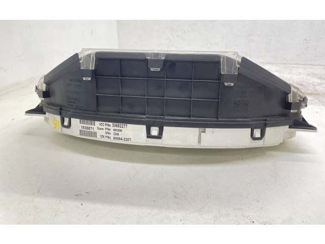 Панель приборов 30682277, 8602885   Volvo V70       