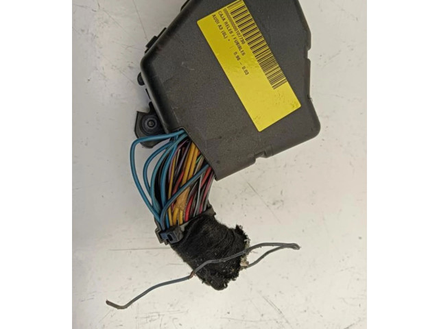 Блок предохранителей 8D1941824   Audi A3 S3 8L    