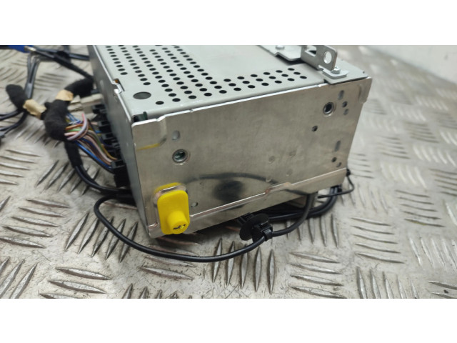 Радио/ проигрыватель CD/DVD / навигация