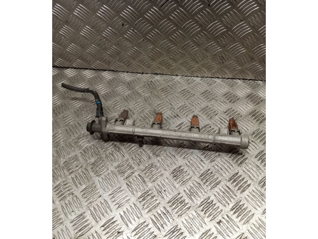 Vstřikovací lišta    KIA Carens I     