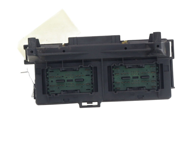 Блок предохранителей 04692087AB Jeep Commander