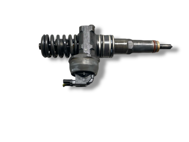 Форсунка 0414720215, 038130073ag Volkswagen Golf Plus BKC