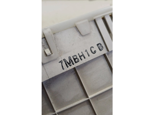 Přístrojová deska Mazda 323 F 2001 7MBH1CB