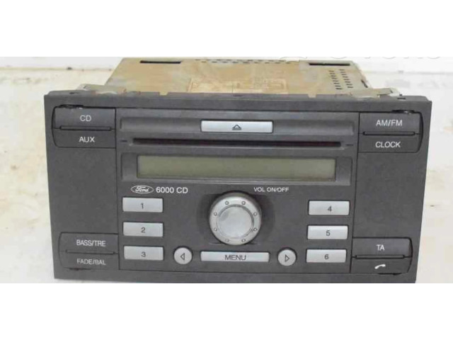 Радио/ проигрыватель CD/DVD / навигация