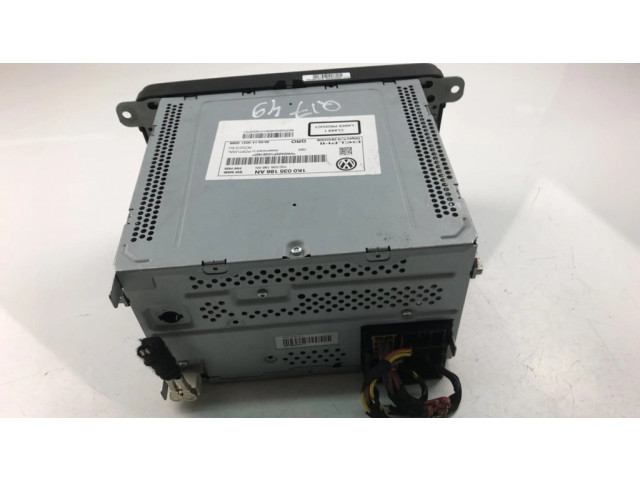 Радио/ проигрыватель CD/DVD / навигация