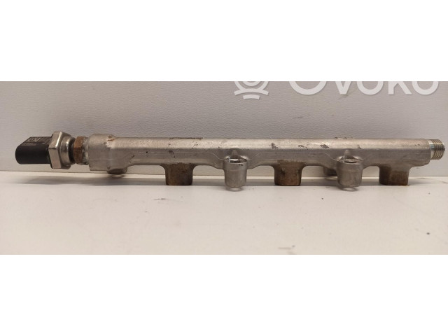 Топливная рампа 04C133320G Audi A1