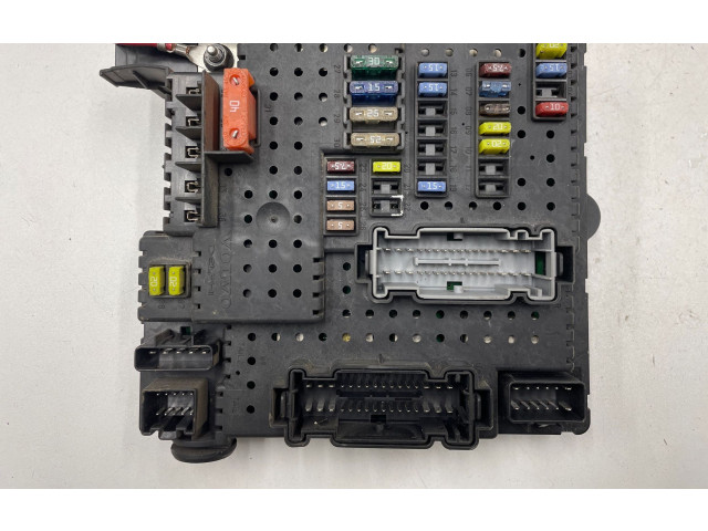 Блок предохранителей 8676391, 12217799 Volvo XC90