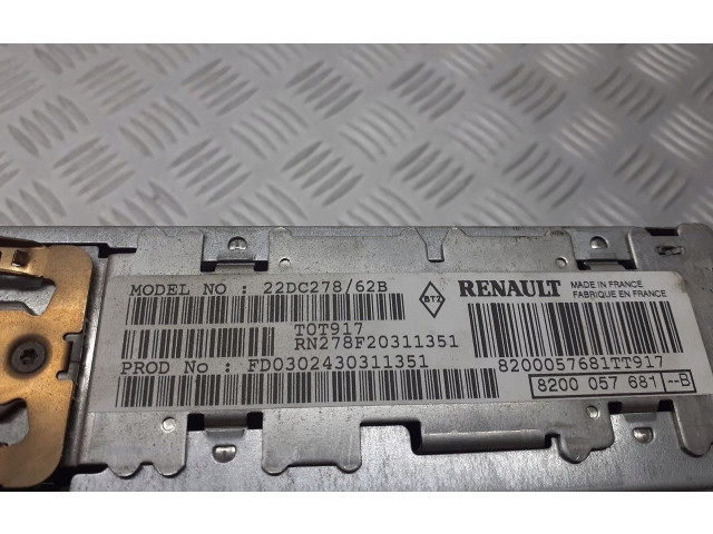 Блок предохранителей  8200057681   Renault Clio II    