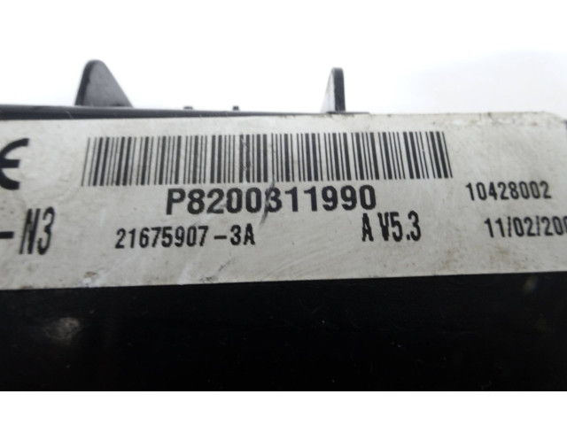 Блок предохранителей P8200311990, 10428002 Renault Clio II
