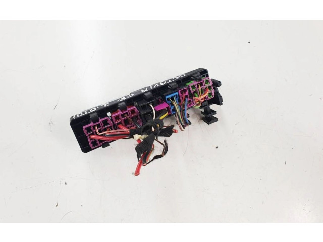 Блок предохранителей Skoda Octavia Mk2 (1Z)