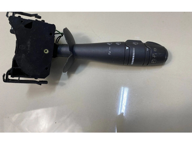 Ручка стеклоочистителей 8200012244   Renault Trafic II (X83)