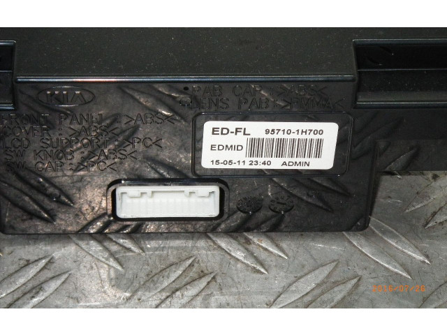 Дисплей    957101H700   KIA Pro Cee'd I
