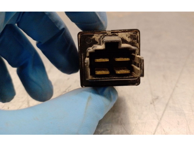 Блок предохранителей MB818524 Mitsubishi Montero