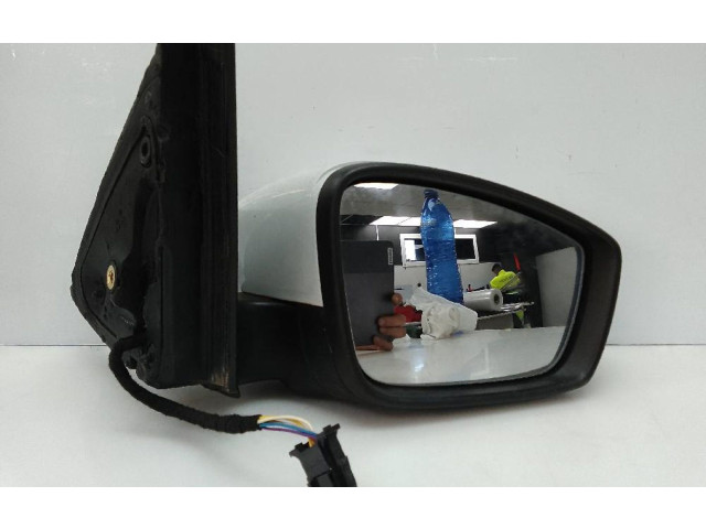 Зеркало электрическое Skoda Fabia Mk3 (NJ) 2015 - 2021 года