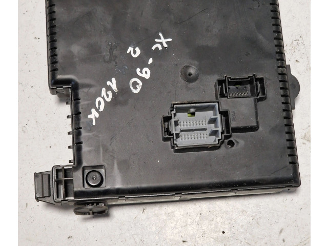 Блок предохранителей 8676391, 12217799   Volvo XC90    