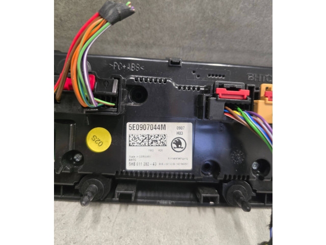 Блок управления климат-контролем 5E0907044M, 5HB01128243 Skoda Octavia Mk3 (5E)