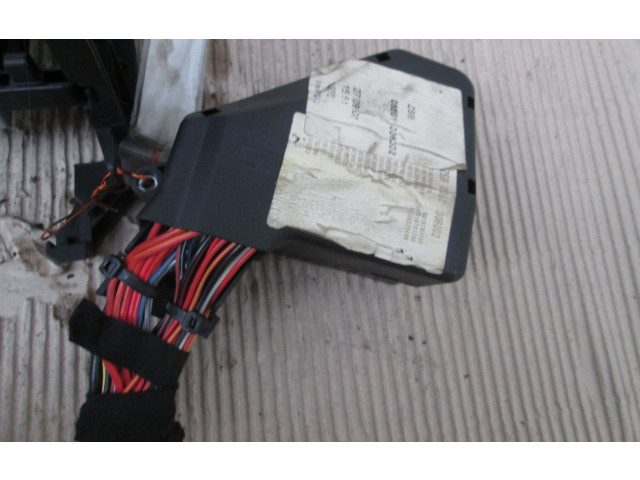 Pojistková skříňka Volkswagen Polo III 6N 6N2 6NF 2001