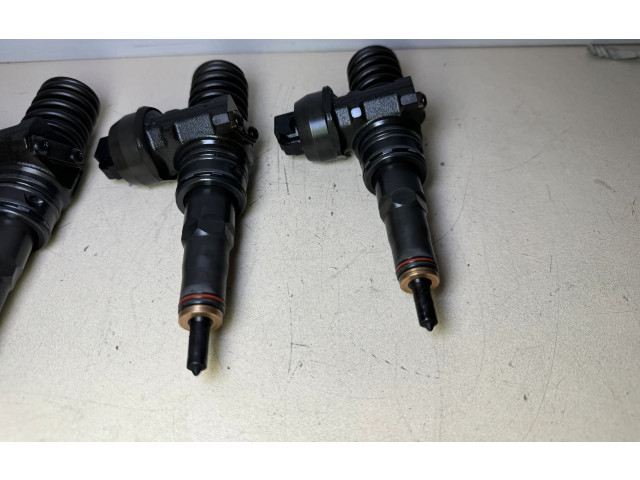 Комплект форсунок 038130073AG, 0414720215    Volkswagen Touran I   