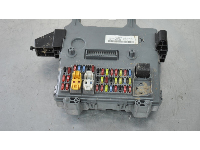 Блок предохранителей    Jeep Cherokee    