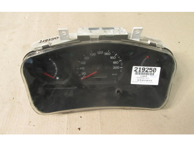 Панель приборов    Mitsubishi Colt       