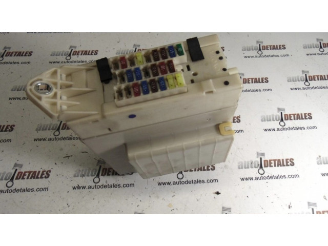 Блок предохранителей  8273053023   Lexus IS 220D-250-350    