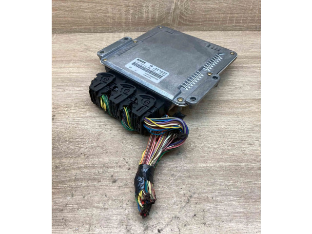 Блок управления двигателем Блок управления 8200065996, 0281010441 Volvo S40, V40