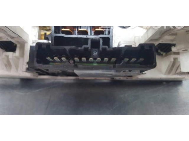 Блок управления климат-контролем Mitsubishi Space Wagon