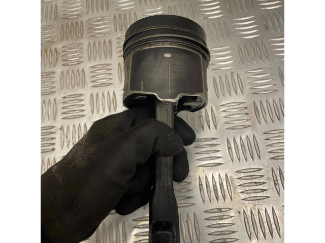  Поршень с шатуном    Renault Trafic II (X83) для дизельного двигателя 1.9