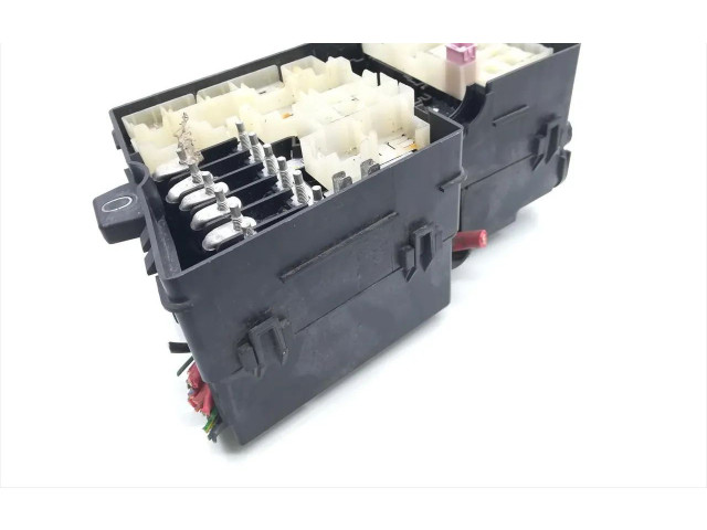 Блок предохранителей 8688040, 518818000 Volvo C30