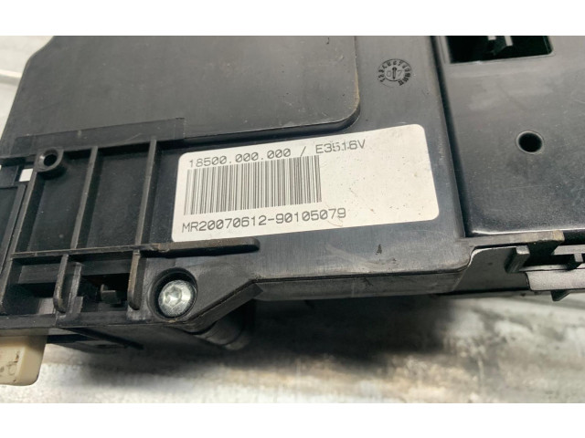 Блок предохранителей    BMW X3 E83    