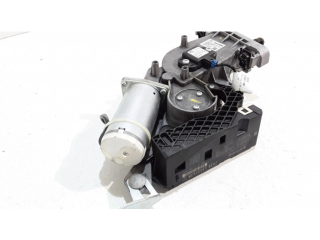 Притягиватель задней крышки