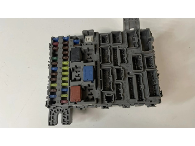 Блок предохранителей sjdg010 Honda FR-V