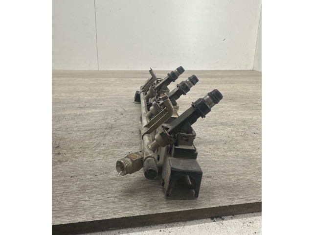 Топливная рампа 09133177A Opel Meriva A