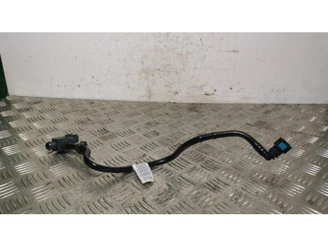 Другая деталь отсека двигателя