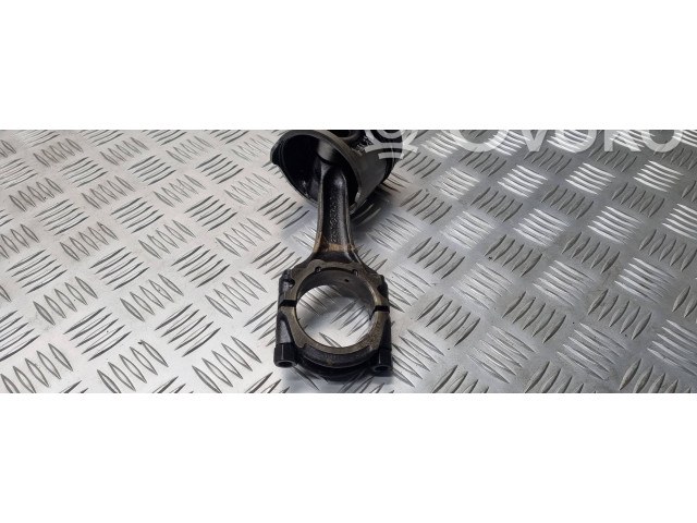 Píst Nissan Primera