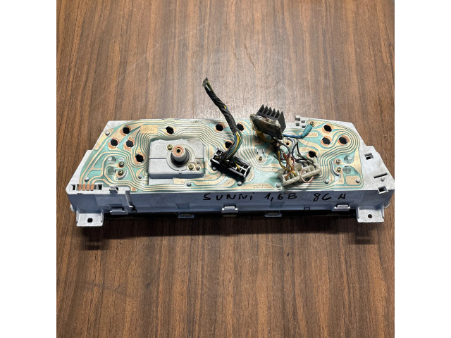 Přístrojová deska Nissan Sunny 1986 NW6300