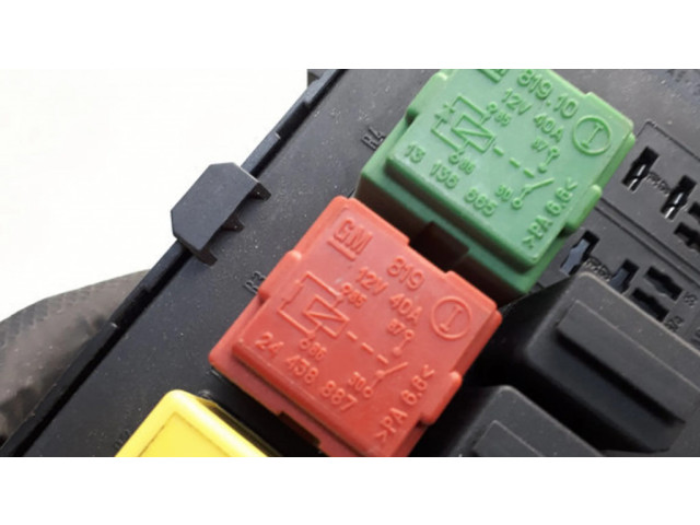 Pojistková skříňka 13205781, 519169007 Opel Vectra C 2006