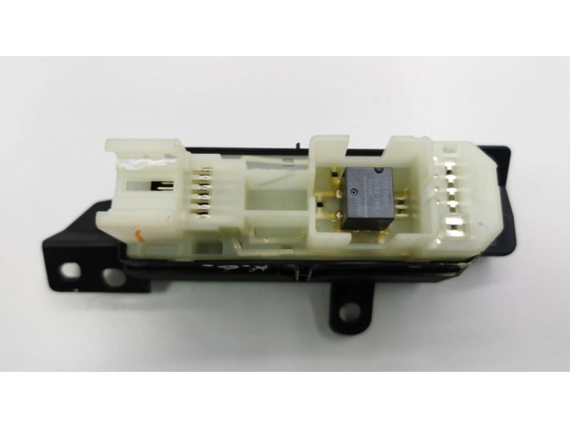 Включатель электрических окон