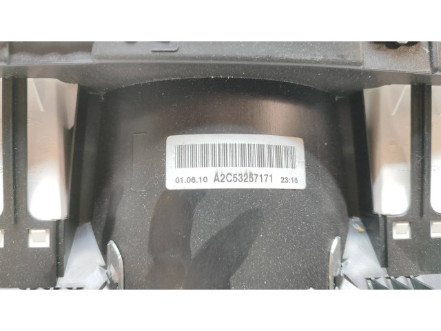 Přístrojová deska Mercedes-Benz E W212 2010 A2C53257171