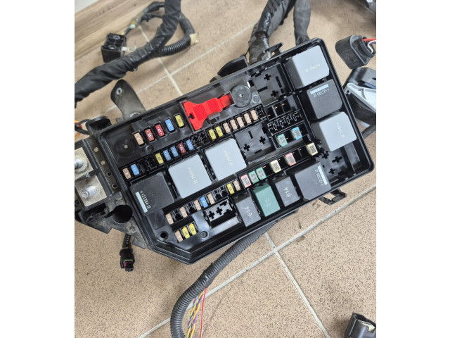 Блок предохранителей 32331868, 32301428 Volvo XC40