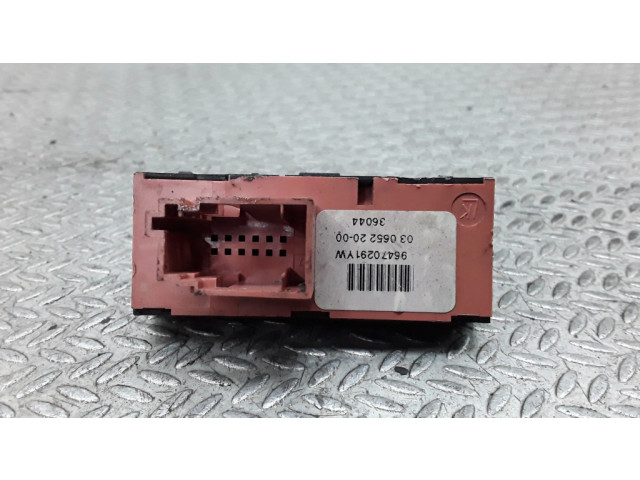 Другая деталь салона