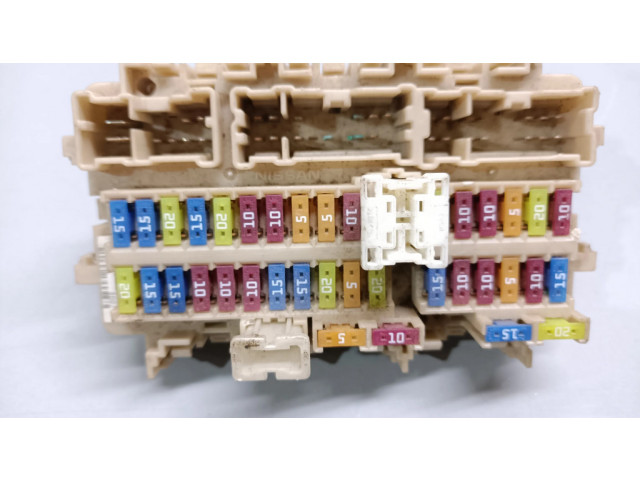Крышка блока предохранителей 243504EB0A   Nissan Qashqai    