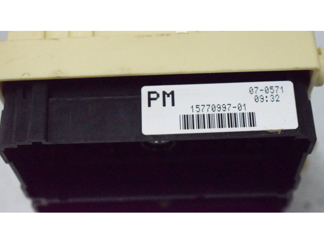   Pojistková skříňka 15770997   Chevrolet Silverado 2001